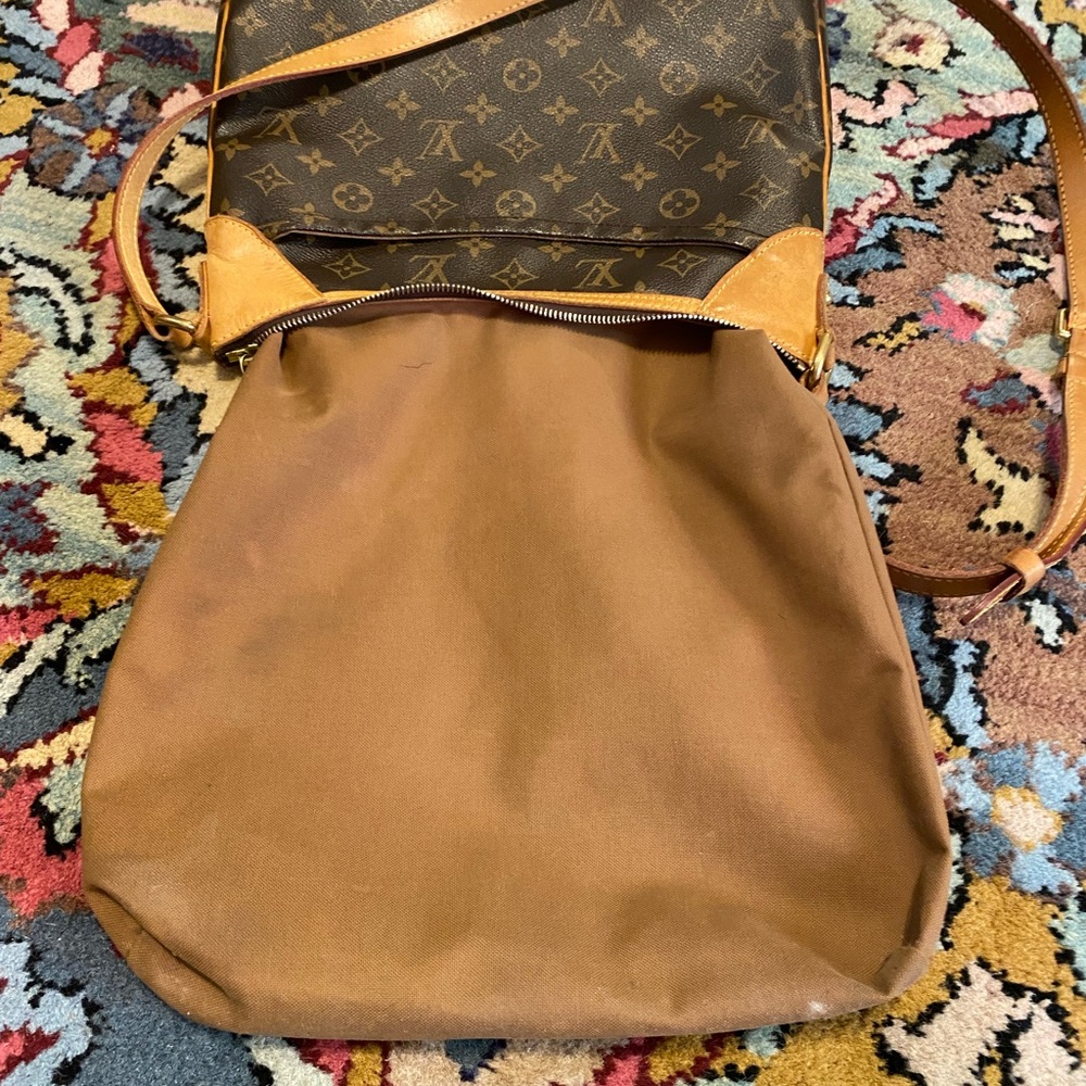 Louis Vuitton Monogrammed Odeon crossbody - Picture 10 of 14